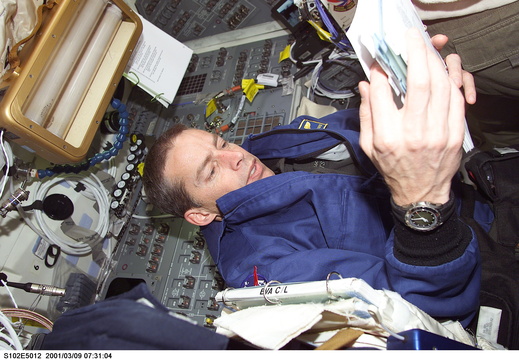 STS102-E-5012