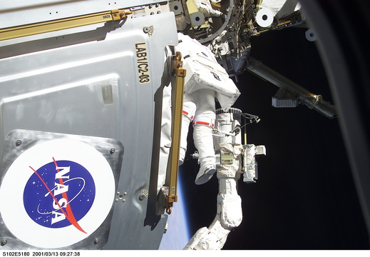 STS102-E-5180