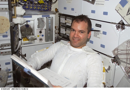 STS102-E-5207