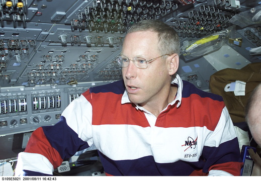 STS105-E-5021