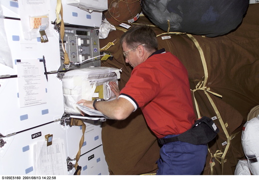 STS105-E-5160