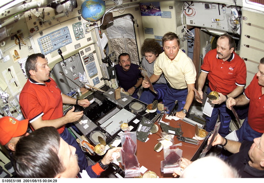 STS105-E-5198