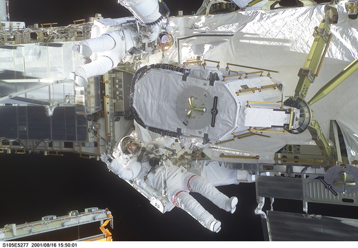 STS105-E-5277