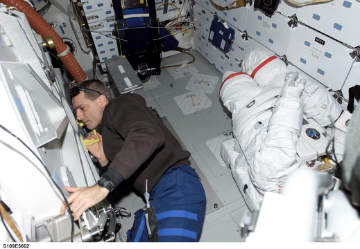 STS109-E-5602