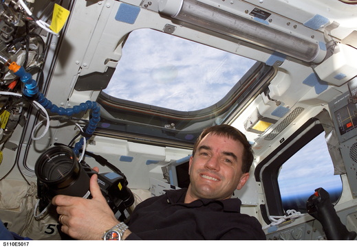 STS110-E-5017