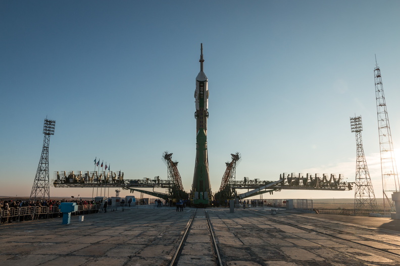 expedition-50-soyuz-rollout_30987718835_o.jpg