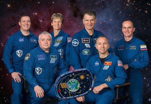 EXP 52 Crew Portrait-019