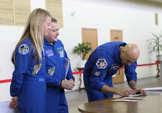 Expedition 36 37 Crew Members - 8714717952 0c889bc28d o