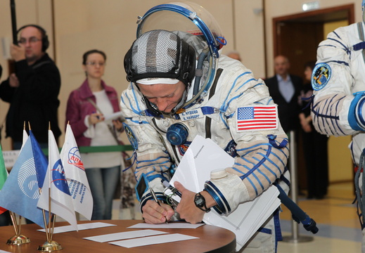 Astronaut Karen Nyberg Signs in for Final Qualification Training - 8697288320 c11464f9f6 o