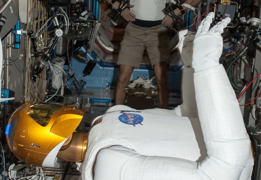 Astronaut Chris Cassidy and Robonaut 2 - 9470720621 20c4d47389 o