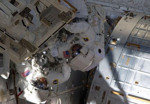 STS134-E-08963