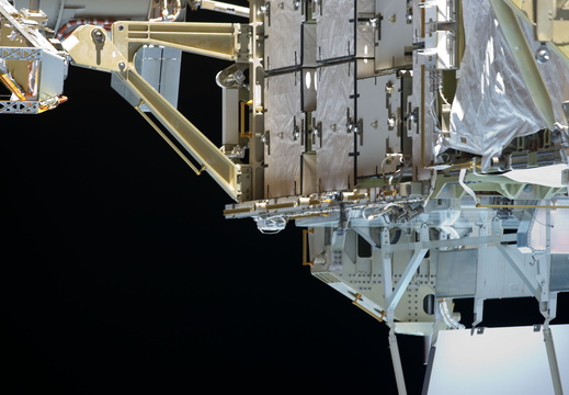 STS134-E-08691