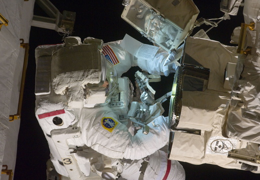 STS134-E-08621
