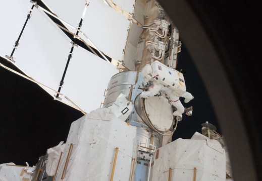 STS134-E-09293