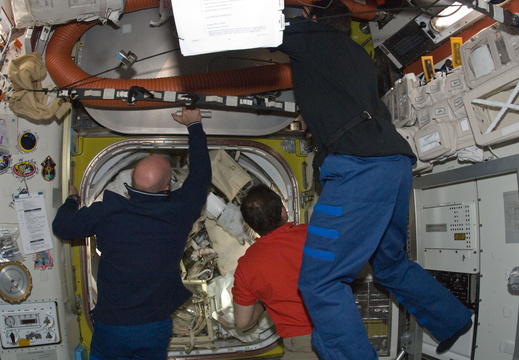 STS134-E-09194