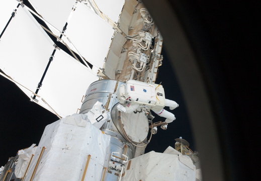 STS134-E-09298
