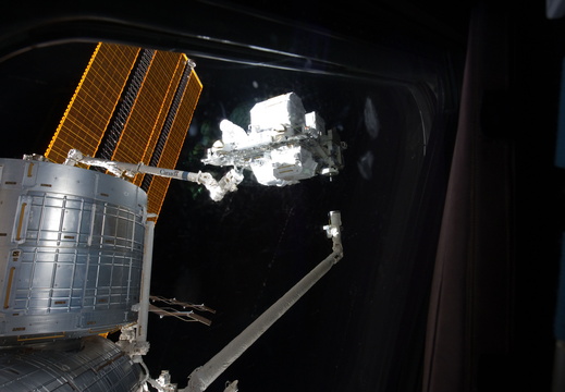 STS134-E-07332