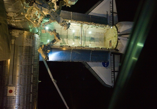 STS134-E-08191