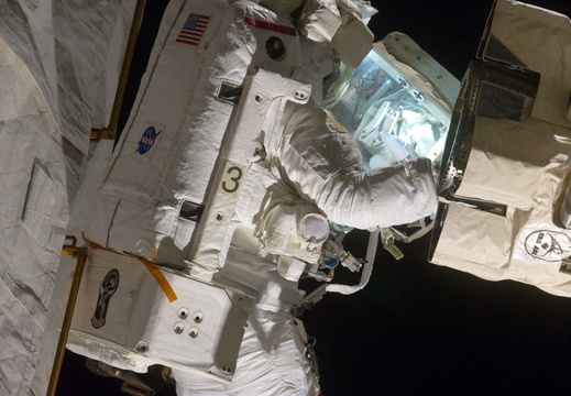 STS134-E-08618