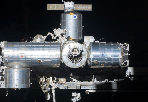 STS134-E-10482