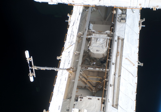 STS134-E-11901