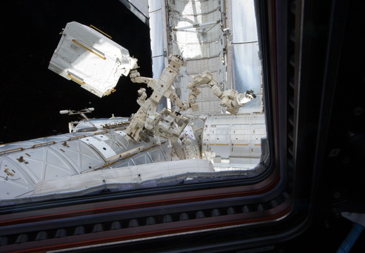 STS134-E-07723