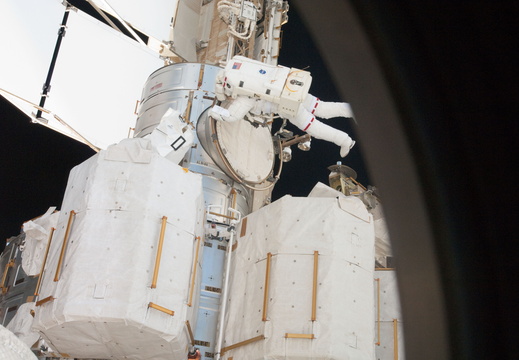 STS134-E-09294