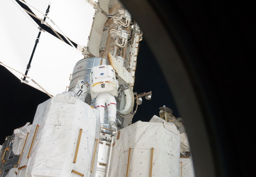 STS134-E-09305