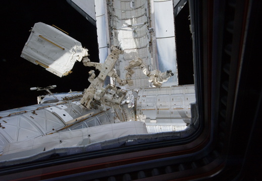 STS134-E-07720