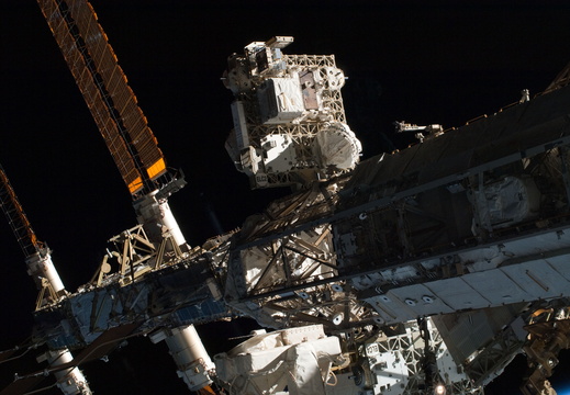 STS134-E-09228