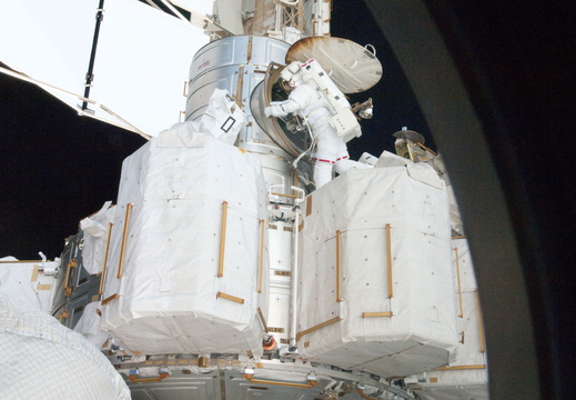 STS134-E-09307