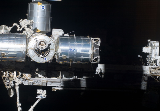 STS134-E-10483
