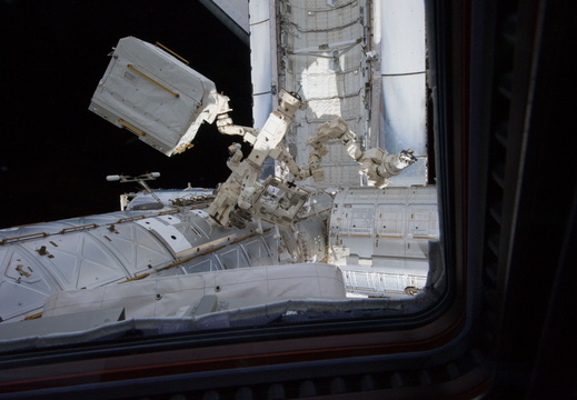 STS134-E-07718