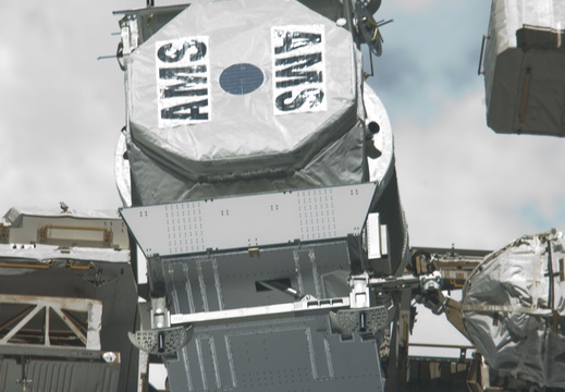 STS134-E-10075