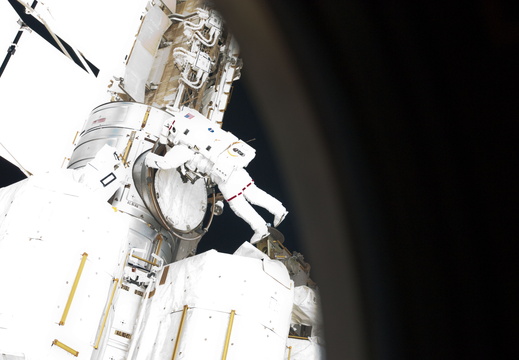STS134-E-09301