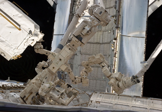 STS134-E-08363