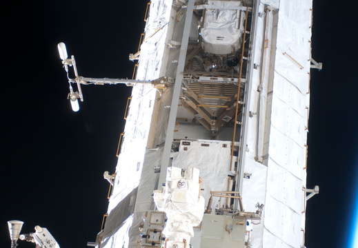 STS134-E-11900