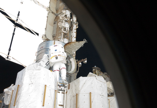 STS134-E-09304