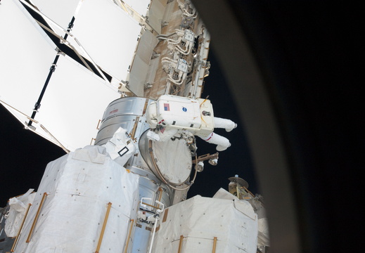 STS134-E-09297