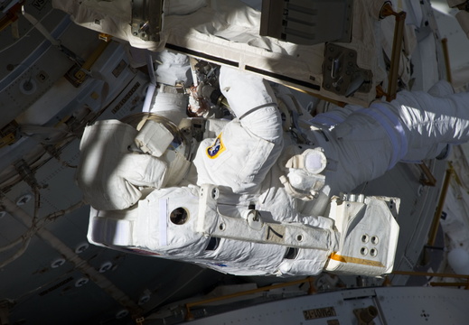 STS134-E-09001