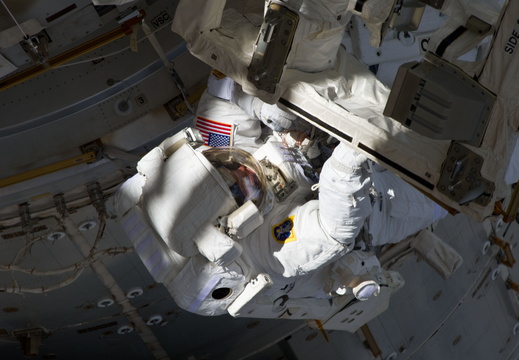STS134-E-08998