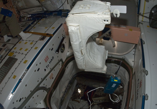 STS134-E-09213