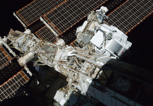 STS134-E-09274