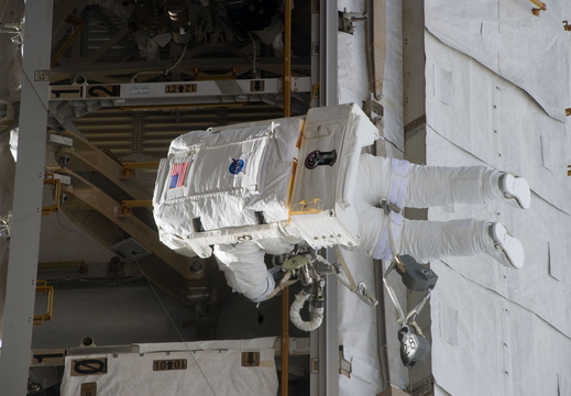 STS134-E-09633