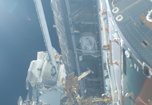 STS134-E-11839