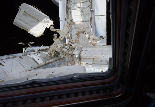 STS134-E-07721