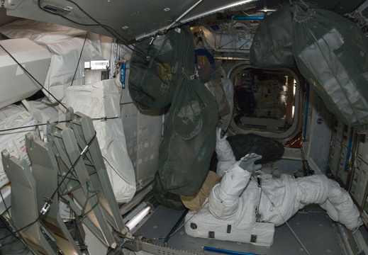 STS134-E-09137