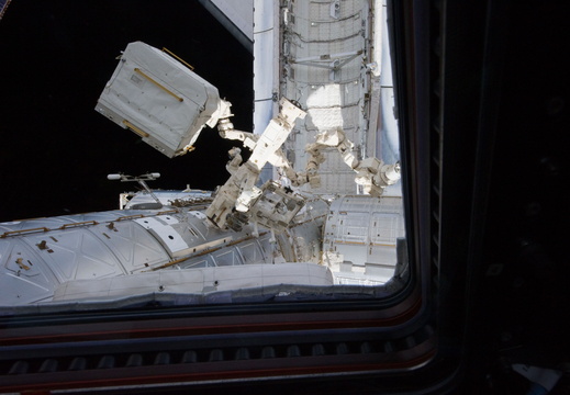 STS134-E-07715