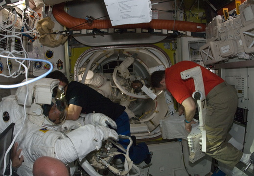 STS134-E-09212