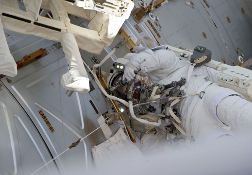 STS134-E-09014
